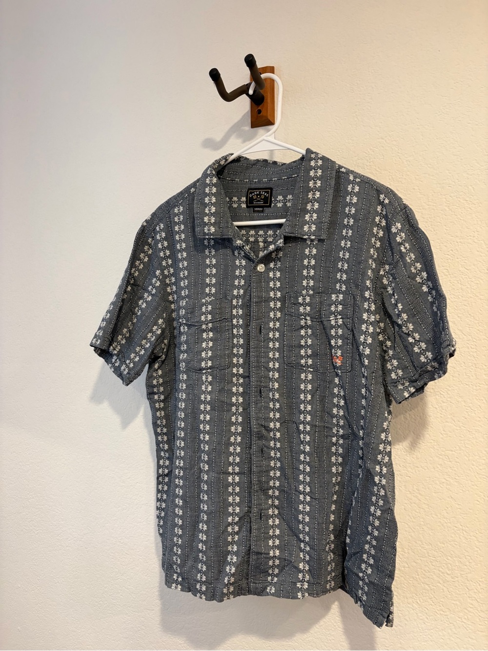 Men's Short Sleeve Patterned Button-Down Shirt - Grey